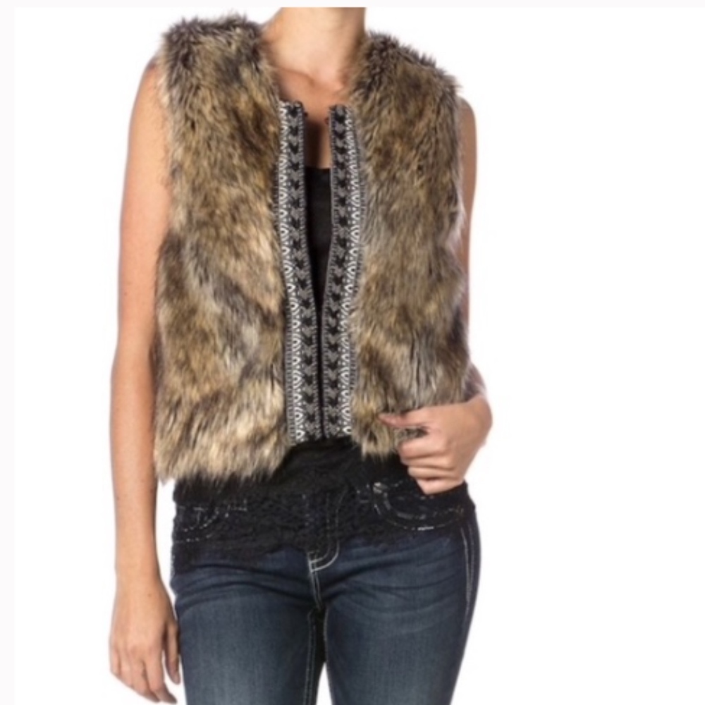 NWOT Miss Me Faux Fur Beaded Cable Knit Vest, M